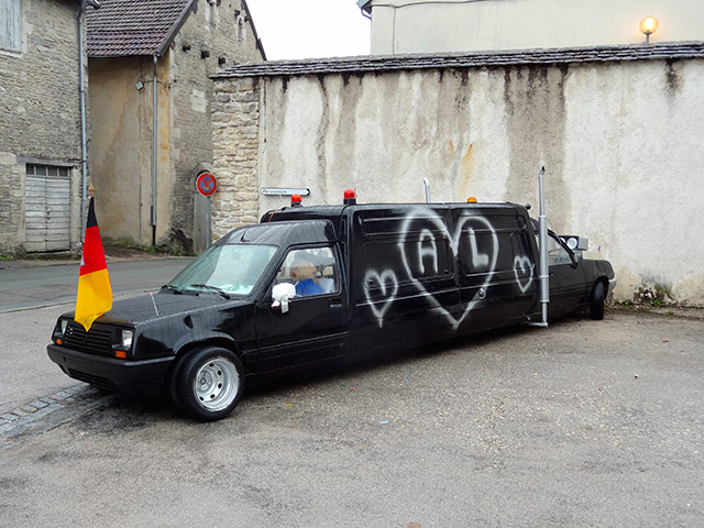 La voiture du mariage... Bazouges-Voiture2.jpg