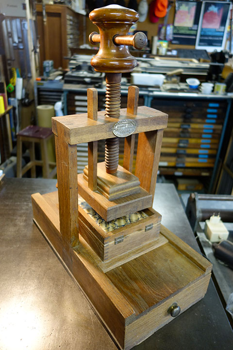 Presse jouet en bois. GrandePresseJouetBois-01.jpg