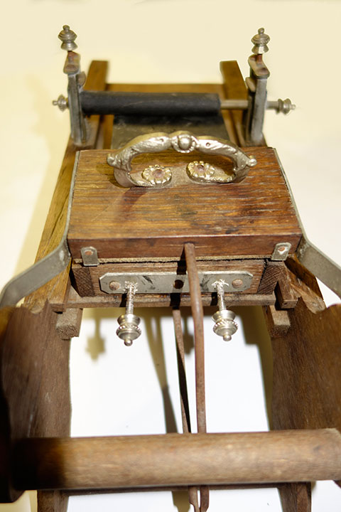 Presse jouet en bois. PresseEncrageAutomatiqueBois7.jpg