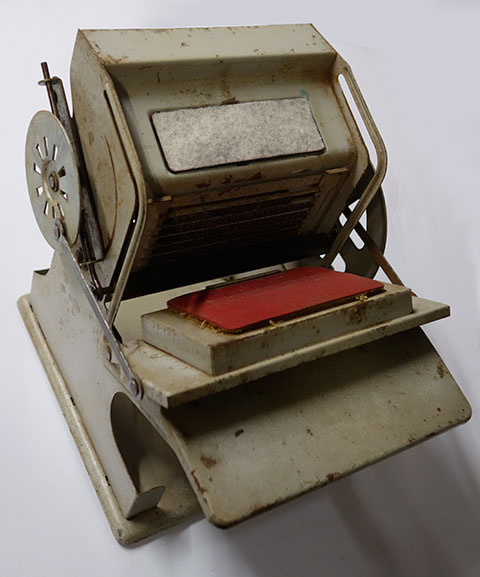 PresseJouetToleEmboutie2.jpg