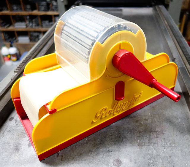 Presse jouet en matière plastique. RotativeRollyprint-05.jpg