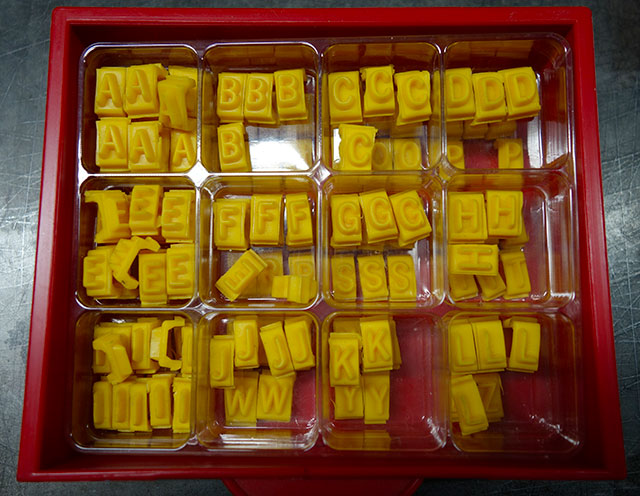 Presse jouet en matière plastique. RotativeRollyprint-08.jpg