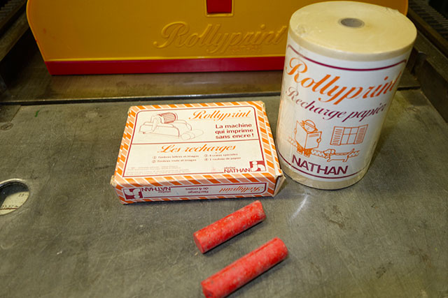 Presse jouet en matière plastique. RotativeRollyprint-12.jpg