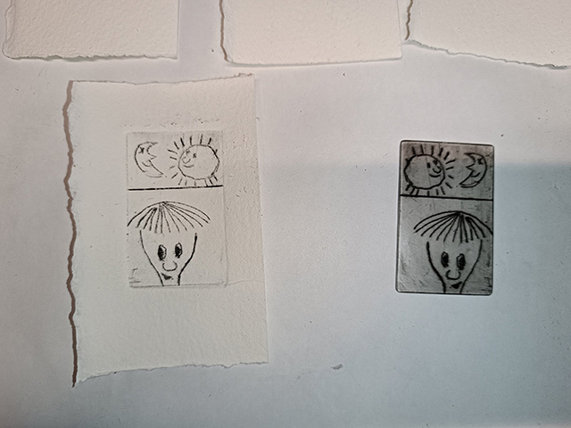 The plexiglas plate and an etching proof. PetitePresseTailleDouce3.jpg